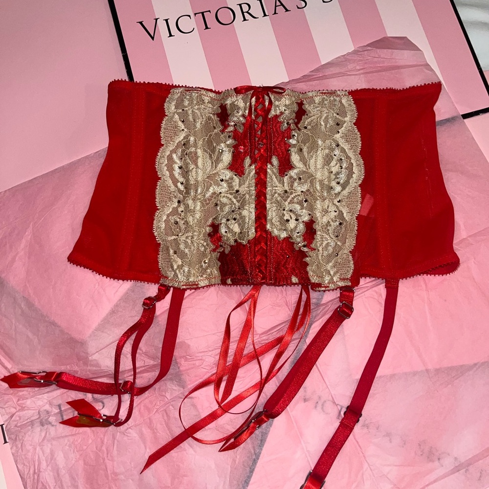 Victoria’s Secret Xs/S garter belt